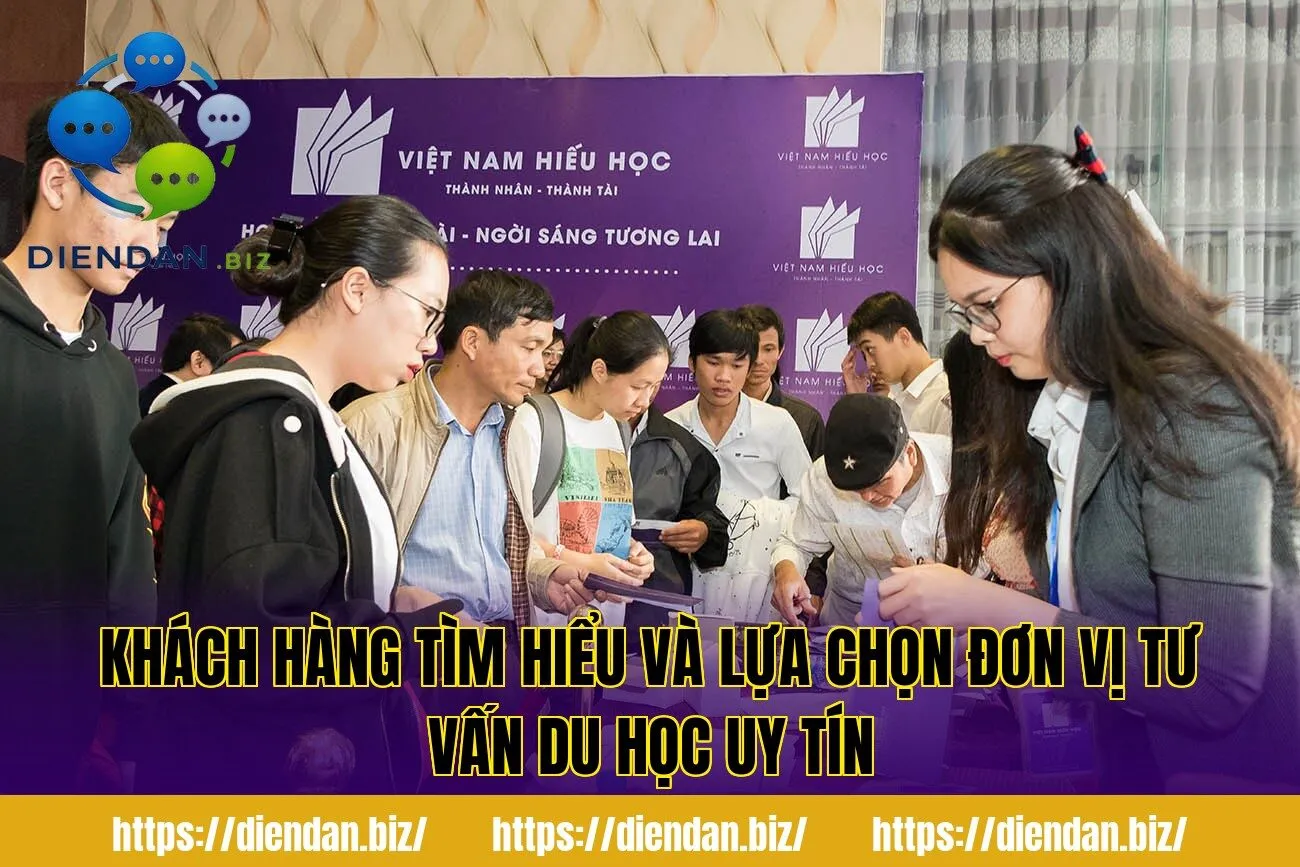 Khách hàng tìm hiểu và lựa chọn đơn vị tư vấn du học uy tín